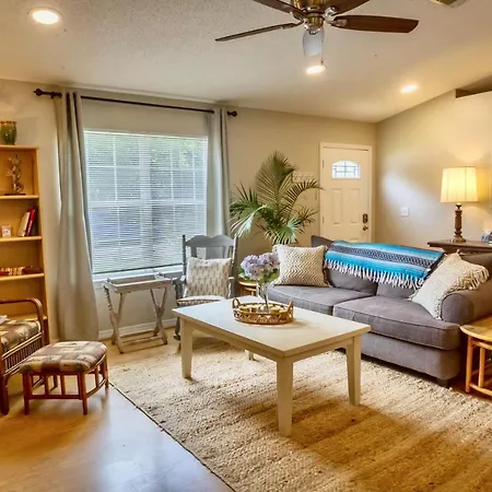 Life'S A Breeze! Updated 3B Home 10 Min To Beach!